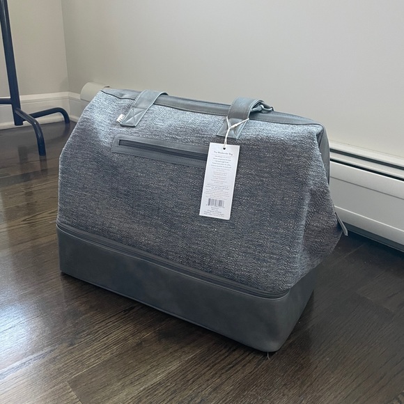 beis luggage weekender